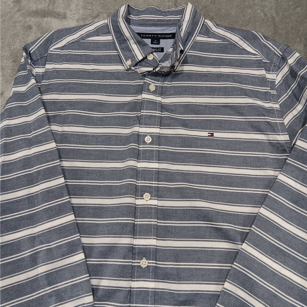 Tommy Hilfiger Men's Button Down Shirt Size Medium Classic Fit Button Collar